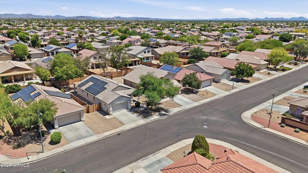 Image 37 of property listing at 17056 W ABERDEEN Drive, Surprise, AZ 85374