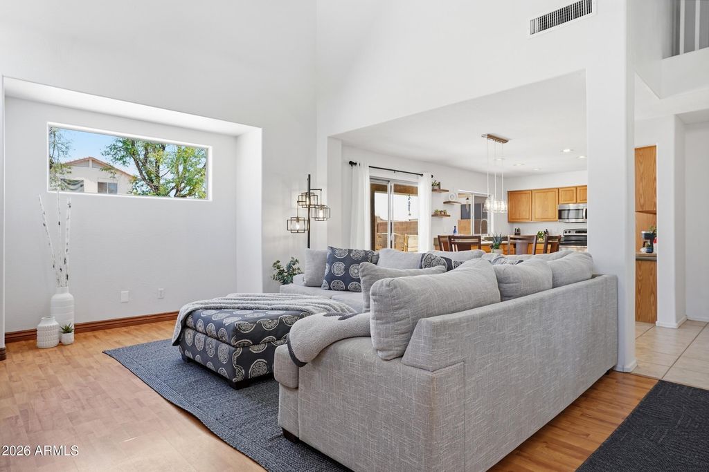 Image 5 of property listing at 17056 W ABERDEEN Drive, Surprise, AZ 85374