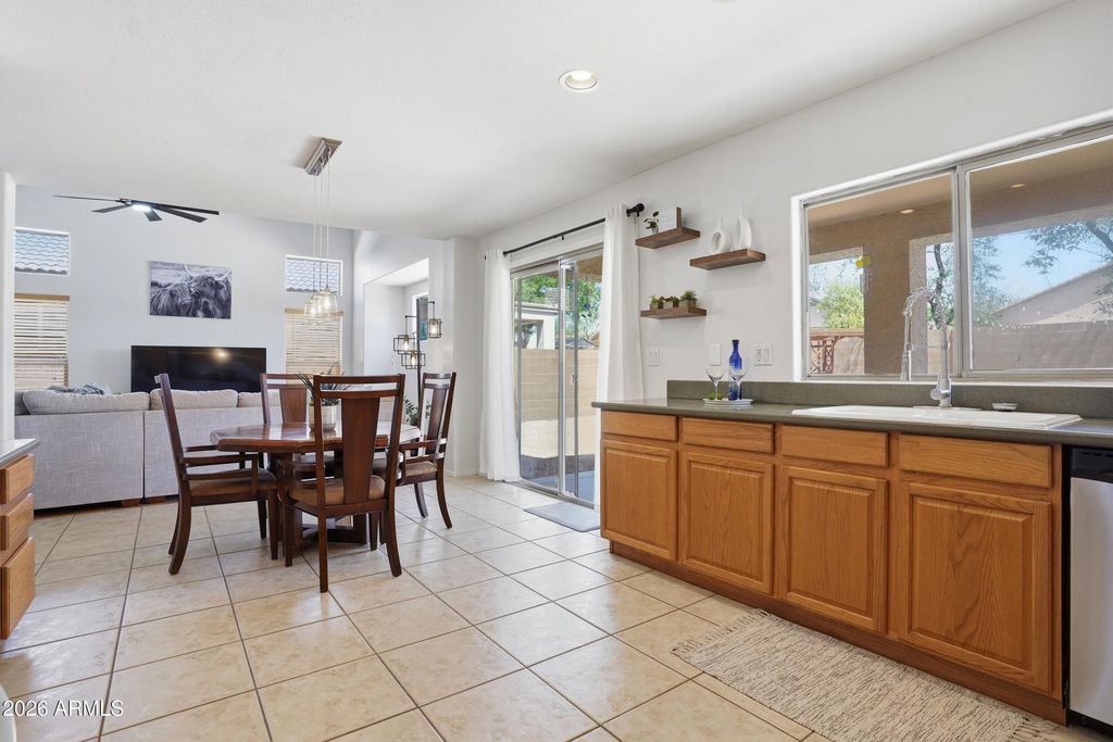 Image 6 of property listing at 17056 W ABERDEEN Drive, Surprise, AZ 85374