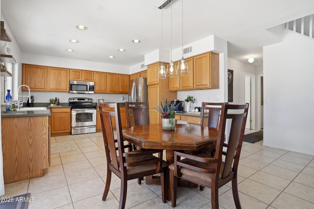 Image 8 of property listing at 17056 W ABERDEEN Drive, Surprise, AZ 85374