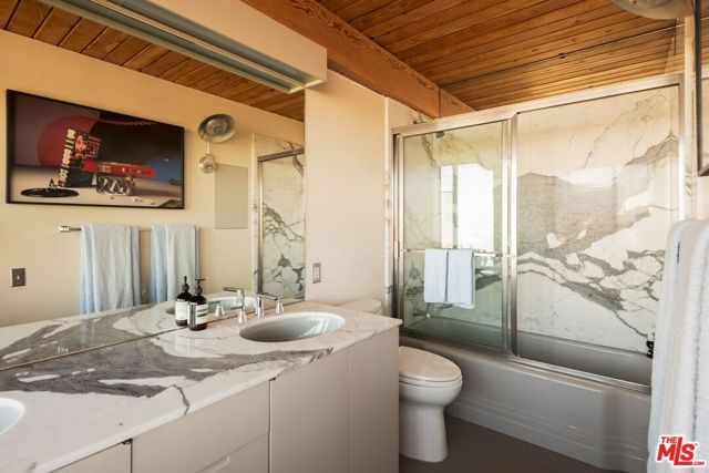 7820 Mulholland Drive, Los Angeles, CA 90046