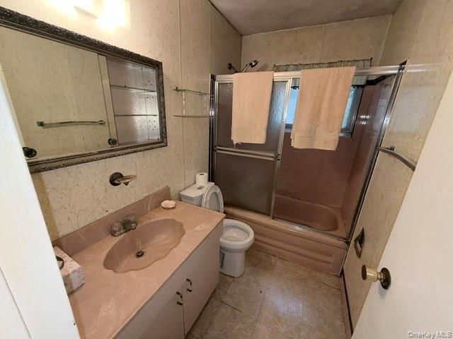 1209 Udall Road, Bay Shore, NY 11706