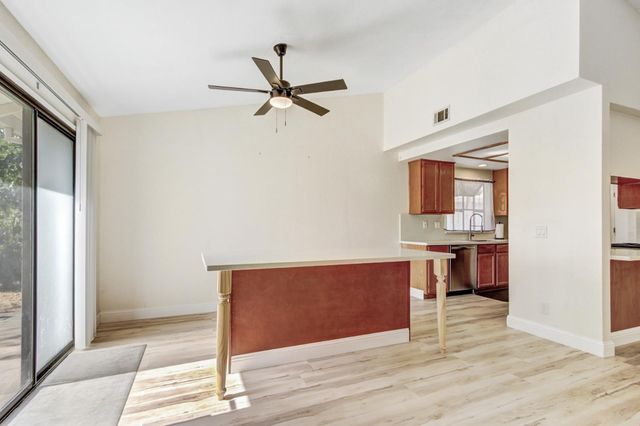 5112 Laguna Park Dr, Elk Grove, CA 95758
