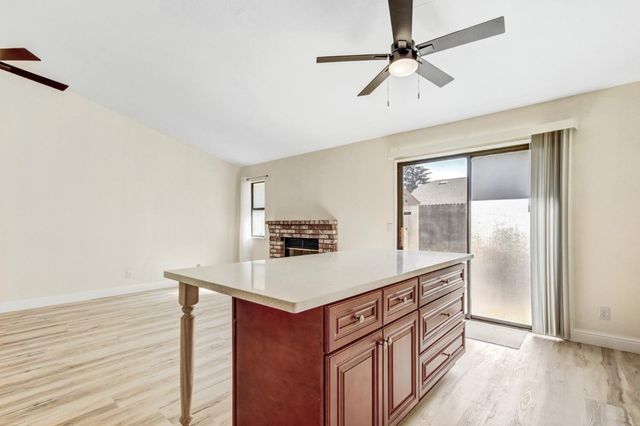 5112 Laguna Park Dr, Elk Grove, CA 95758