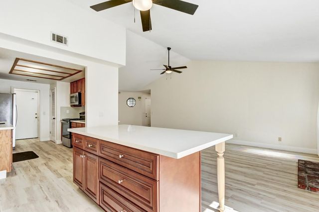 5112 Laguna Park Dr, Elk Grove, CA 95758