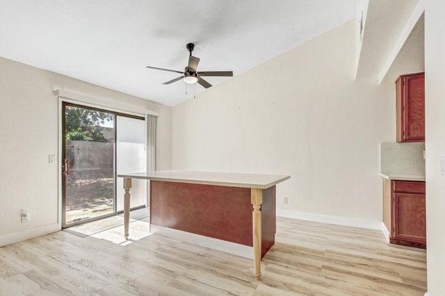 5112 Laguna Park Dr, Elk Grove, CA 95758