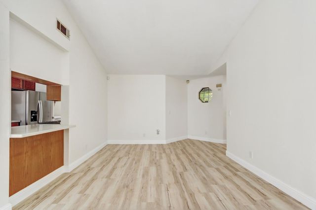5112 Laguna Park Dr, Elk Grove, CA 95758