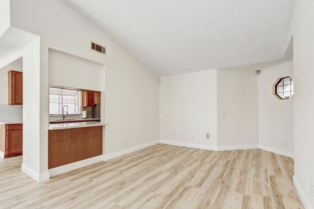 5112 Laguna Park Dr, Elk Grove, CA 95758