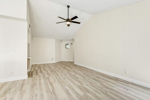 5112 Laguna Park Dr, Elk Grove, CA 95758