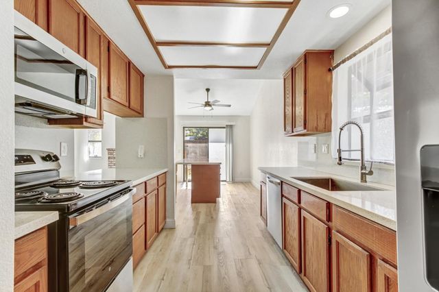 5112 Laguna Park Dr, Elk Grove, CA 95758