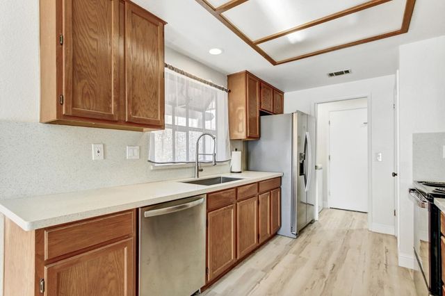 5112 Laguna Park Dr, Elk Grove, CA 95758