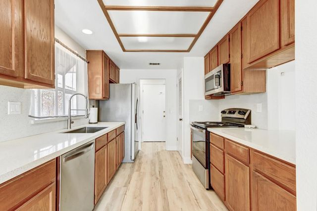 5112 Laguna Park Dr, Elk Grove, CA 95758