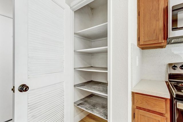 5112 Laguna Park Dr, Elk Grove, CA 95758