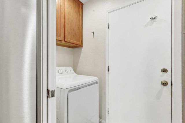 5112 Laguna Park Dr, Elk Grove, CA 95758