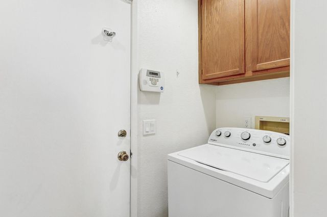 5112 Laguna Park Dr, Elk Grove, CA 95758