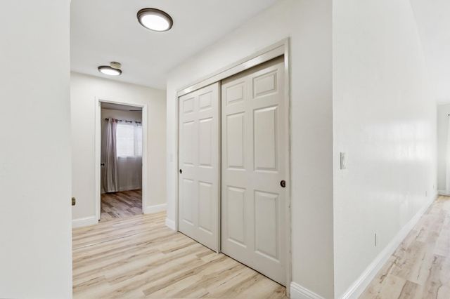 5112 Laguna Park Dr, Elk Grove, CA 95758
