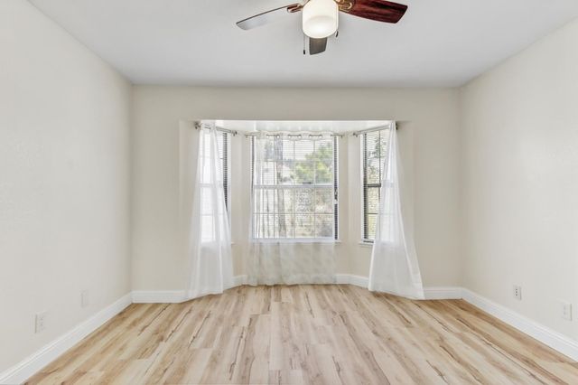 5112 Laguna Park Dr, Elk Grove, CA 95758