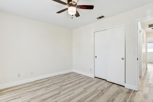 5112 Laguna Park Dr, Elk Grove, CA 95758