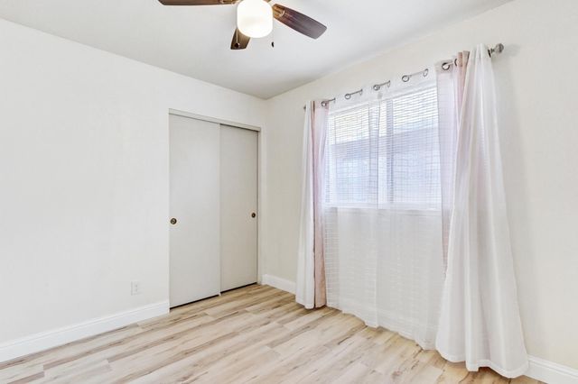5112 Laguna Park Dr, Elk Grove, CA 95758
