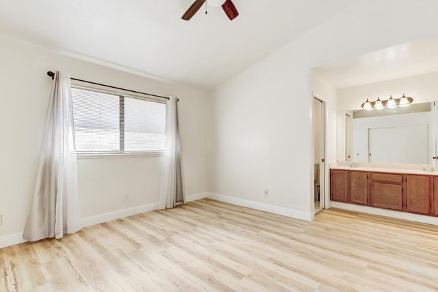 5112 Laguna Park Dr, Elk Grove, CA 95758