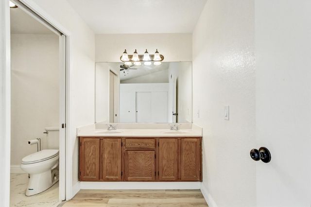 5112 Laguna Park Dr, Elk Grove, CA 95758