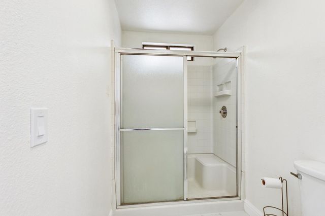 5112 Laguna Park Dr, Elk Grove, CA 95758