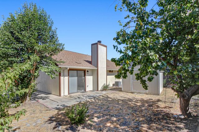 5112 Laguna Park Dr, Elk Grove, CA 95758