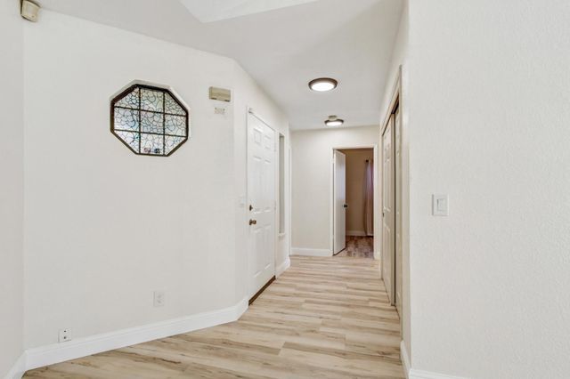 5112 Laguna Park Dr, Elk Grove, CA 95758