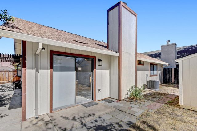 5112 Laguna Park Dr, Elk Grove, CA 95758