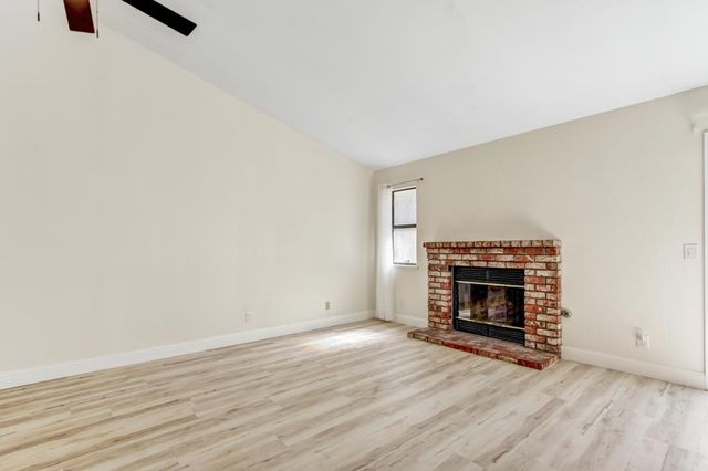 5112 Laguna Park Dr, Elk Grove, CA 95758