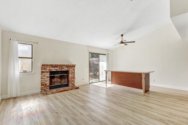 5112 Laguna Park Dr, Elk Grove, CA 95758
