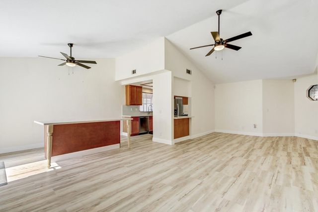 5112 Laguna Park Dr, Elk Grove, CA 95758