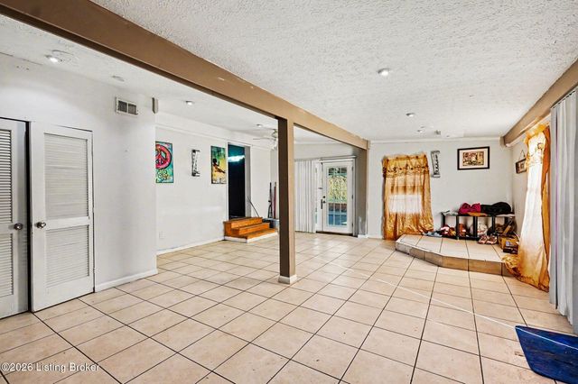 11015 National Turnpike, Louisville, KY 40118