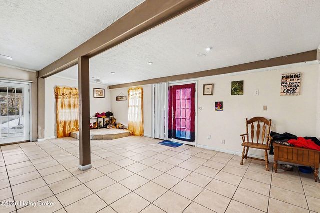 11015 National Turnpike, Louisville, KY 40118