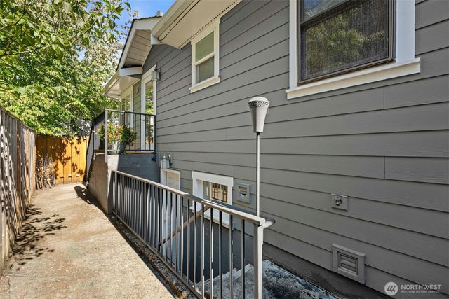 6325 42nd Avenue SW, Seattle, WA 98136
