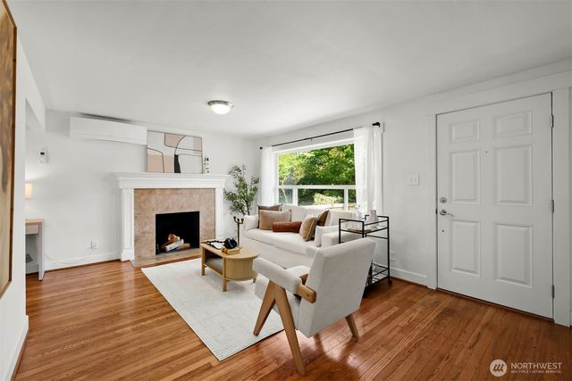 6325 42nd Avenue SW, Seattle, WA 98136