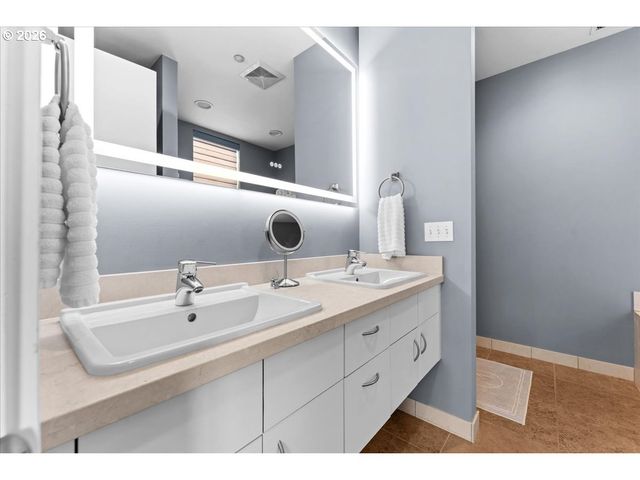 2140 Nw 16th Ave, Portland, OR 97209