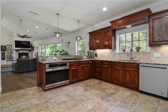 4376 E Troon Drive, Fayetteville, AR 72701