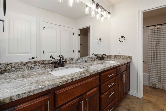 4376 E Troon Drive, Fayetteville, AR 72701