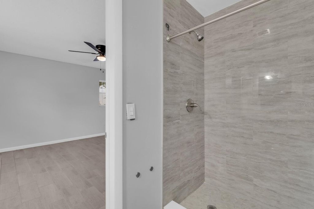 Image 16 of property listing at 1345 S OXALIS AVE, Orlando, FL 32807