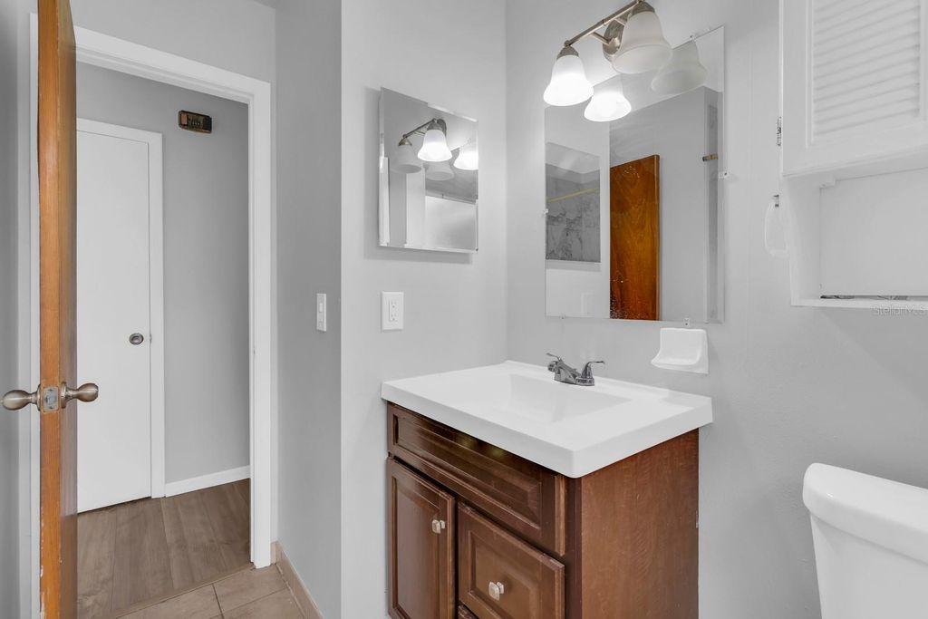 Image 20 of property listing at 1345 S OXALIS AVE, Orlando, FL 32807