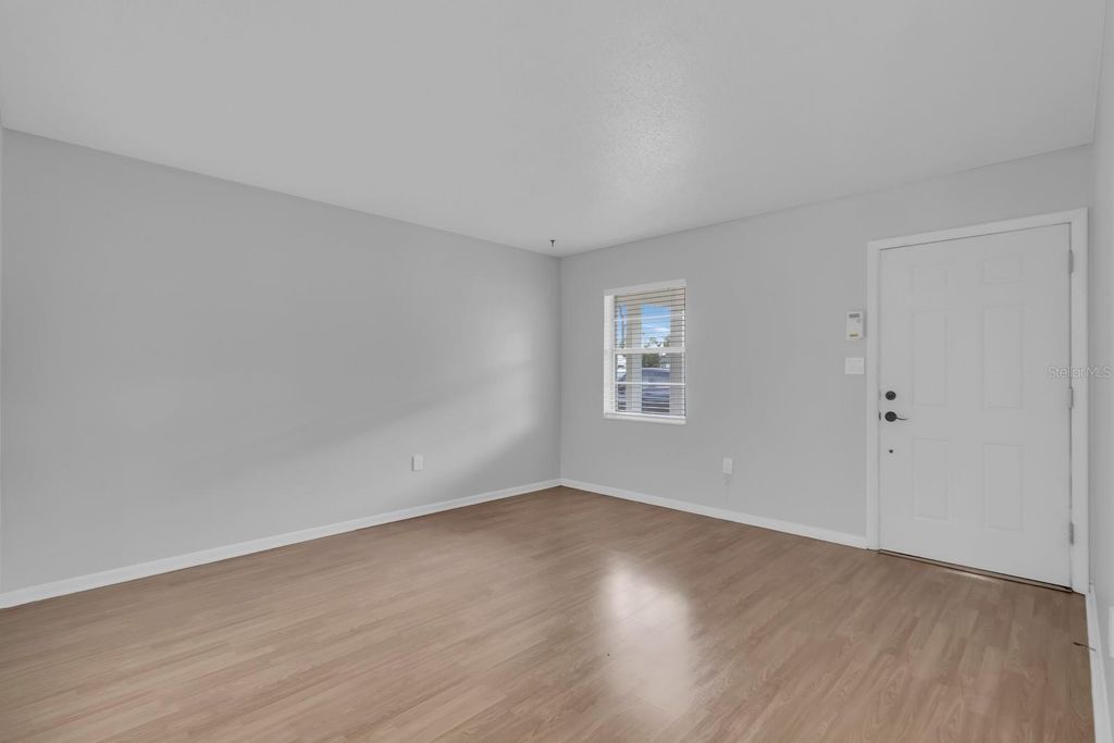 Image 3 of property listing at 1345 S OXALIS AVE, Orlando, FL 32807