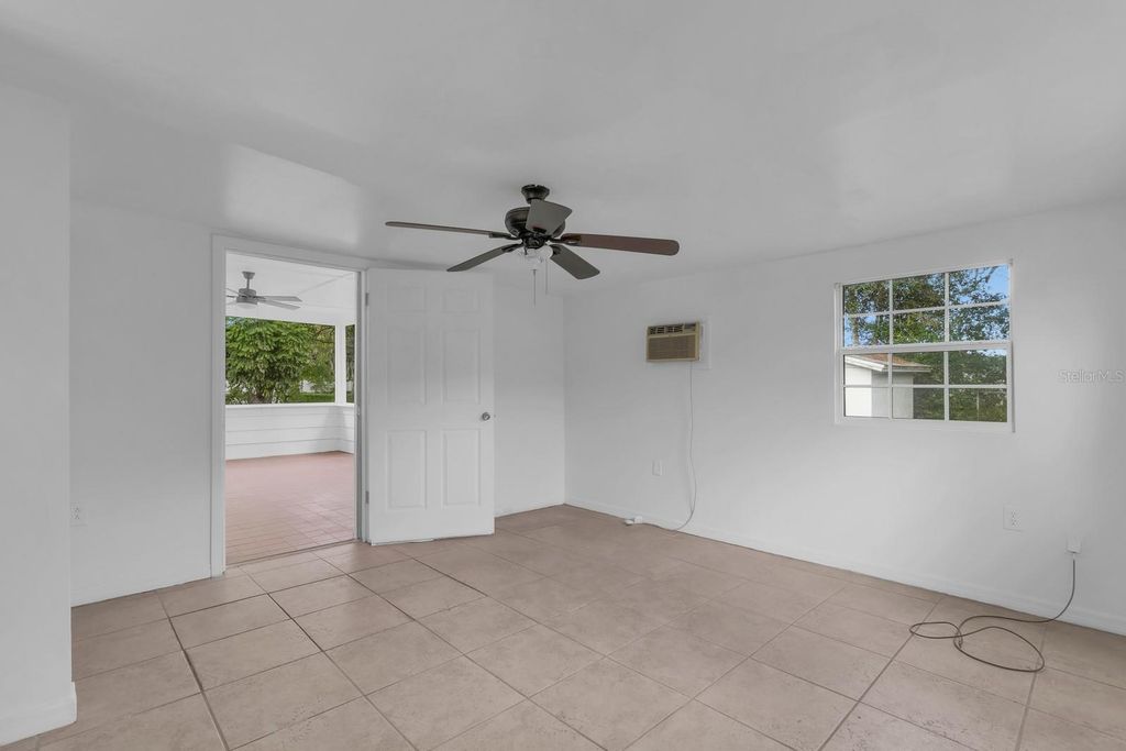 Image 27 of property listing at 1345 S OXALIS AVE, Orlando, FL 32807