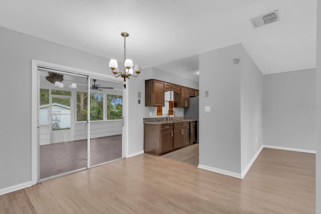 Image 6 of property listing at 1345 S OXALIS AVE, Orlando, FL 32807