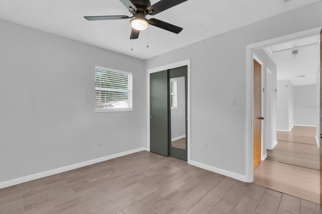 Image 7 of property listing at 1345 S OXALIS AVE, Orlando, FL 32807