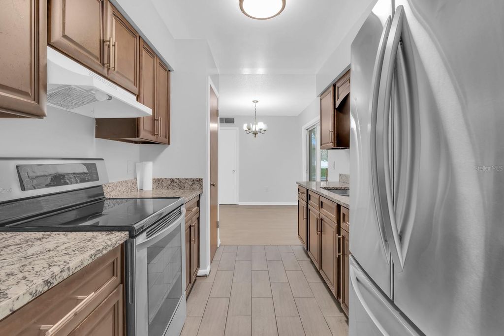 Image 9 of property listing at 1345 S OXALIS AVE, Orlando, FL 32807