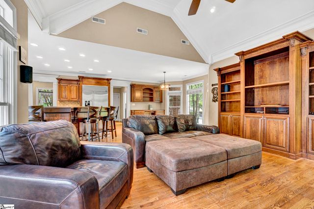 881 Inverness Circle, Spartanburg, SC 29306