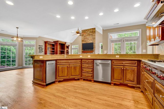 881 Inverness Circle, Spartanburg, SC 29306