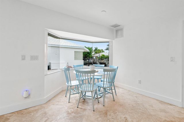 1332 SW Tamarind Way, Boca Raton, FL 33486