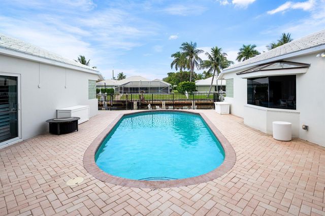 1332 SW Tamarind Way, Boca Raton, FL 33486